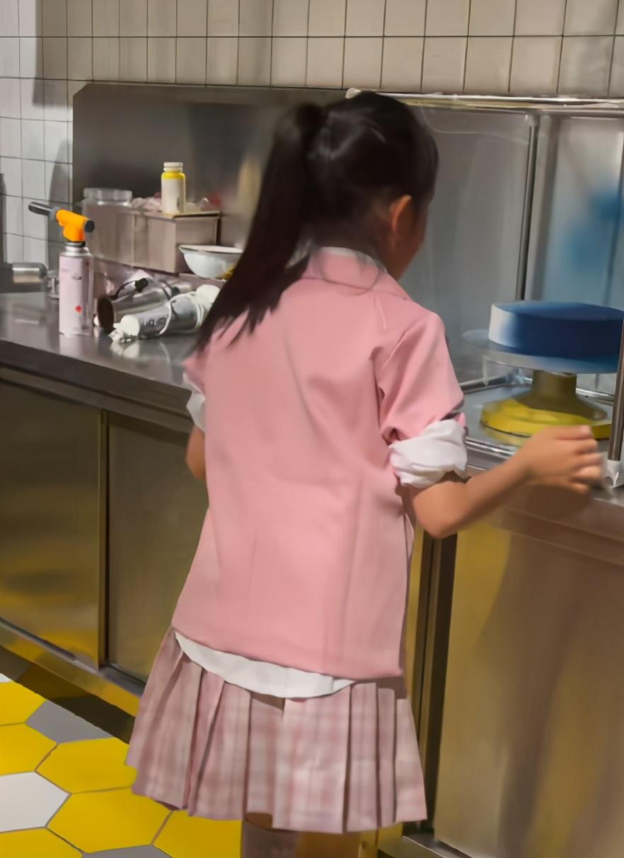 李小璐是谁的女儿(李小璐女儿多大)-第2张图片-波音达百科