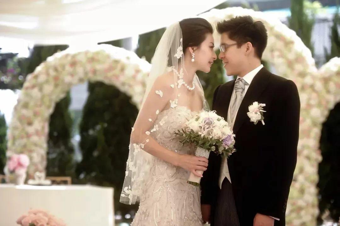 郭晶晶霍启刚离婚了嘛(郭晶晶净身出户怎么回事郭晶晶霍启刚被离婚)-第5张图片-波音达百科