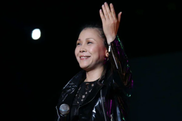 铿锵玫瑰是励志歌曲吗?田震唱的田震有什么歌曲?-第12张图片-波音达百科