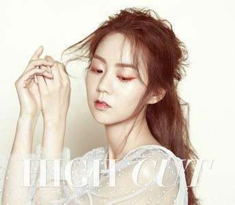 求kara组合韩胜妍的高清图片(这是kara组合,从左到又分别叫什么)-第5张图片-波音达百科