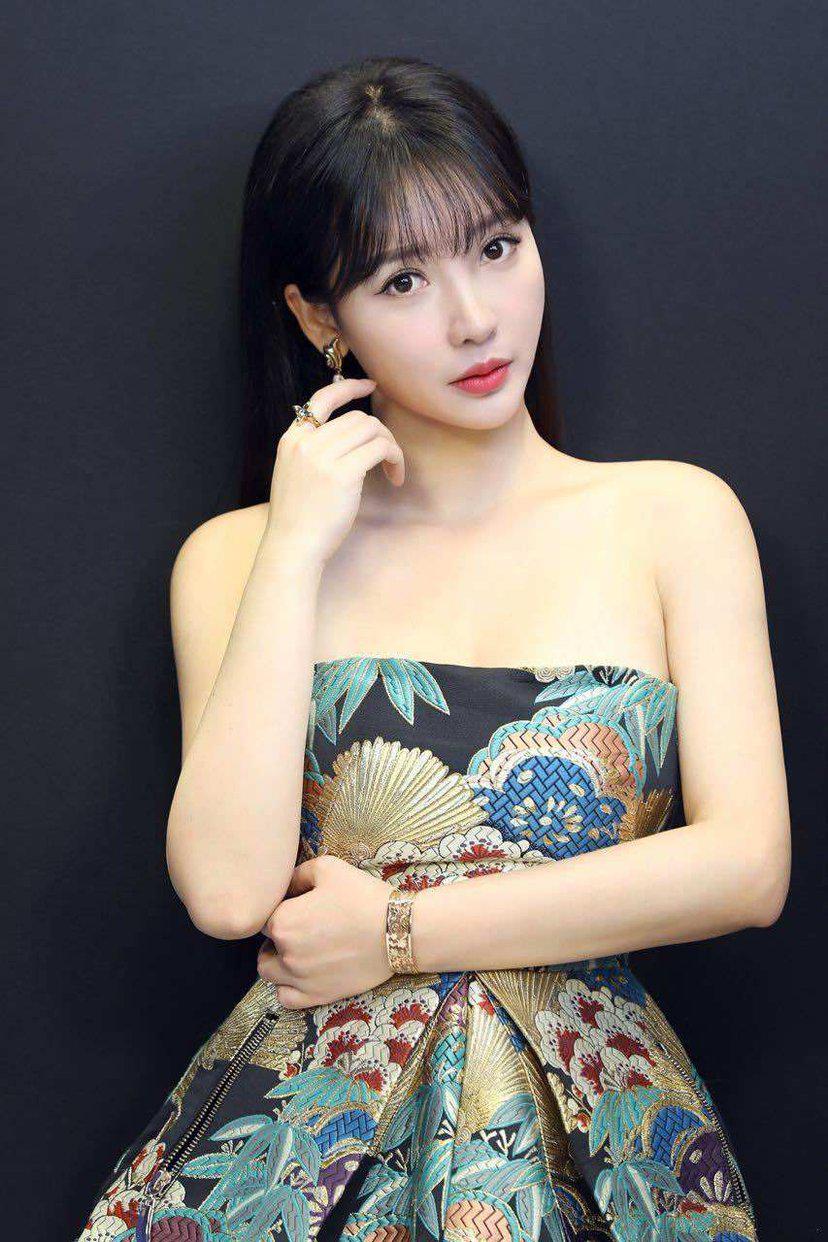 柳岩伴娘事件发生在什么时候(你怎么看柳岩在伴娘事件后就低调了很多?)-第7张图片-波音达百科