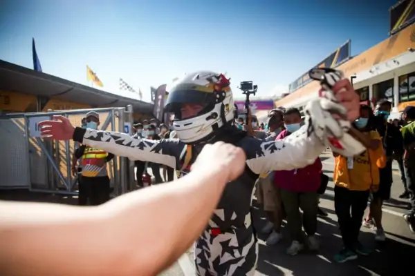 澳门格兰披治大赛车是什么级别(澳门格兰披治大赛车是每年都有吗)-第19张图片-波音达百科