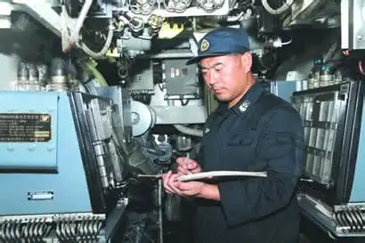 潜艇是个好兵种吗?为什么说潜艇兵是所有兵种里最辛苦的-第3张图片-波音达百科