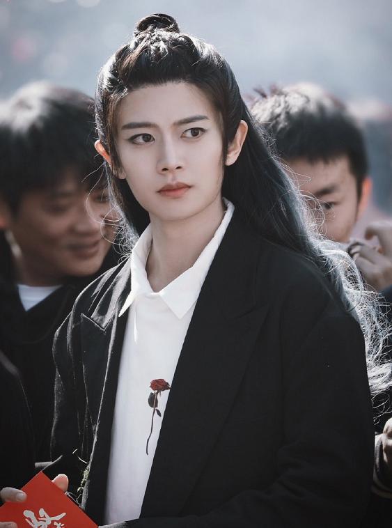 任嘉伦一家三口合照(任嘉伦家世惊人)(任嘉伦一家三口住在哪里?)-第3张图片-波音达手游百科
