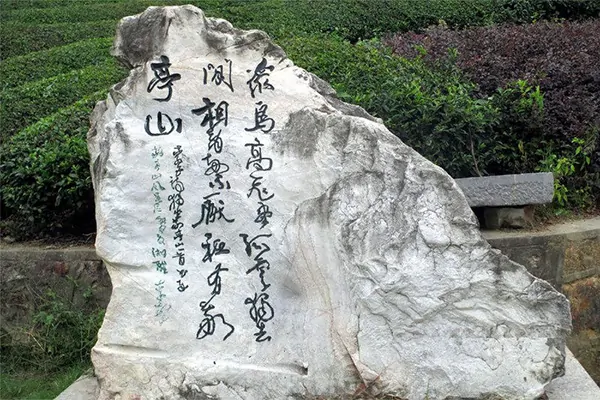 独坐敬亭山古诗写作背景(《独坐敬亭山》的写作顺序是怎样的?)-第3张图片-波音达百科