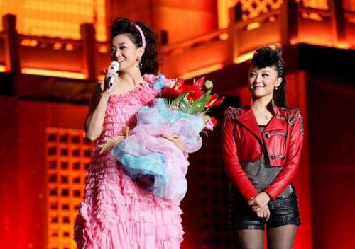 王小玮的之一任丈夫是谁?王小玮之一任老公是谁?-第3张图片-波音达百科