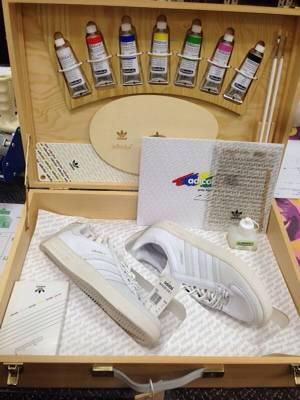 三叶草2012冬节新款鞋什么时候上市?2012三叶草新款裤子620元-第1张图片-波音达手游百科
