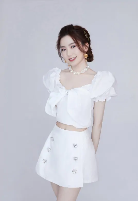 徐若瑄爱笑的眼睛歌词 歌曲爱笑的眼睛歌词(关于徐若瑄“爱笑的眼睛”资料)-第5张图片-波音达手游百科