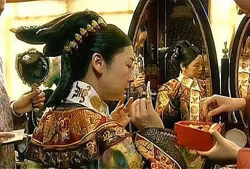 《倾国倾城展容颜》最新txt全集下载-第12张图片-波音达手游百科