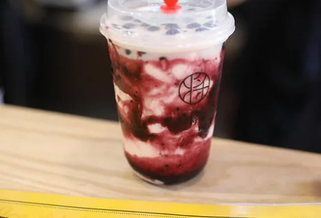 有哪些关于秋天的的之一杯奶茶文案?-第1张图片-波音达手游百科