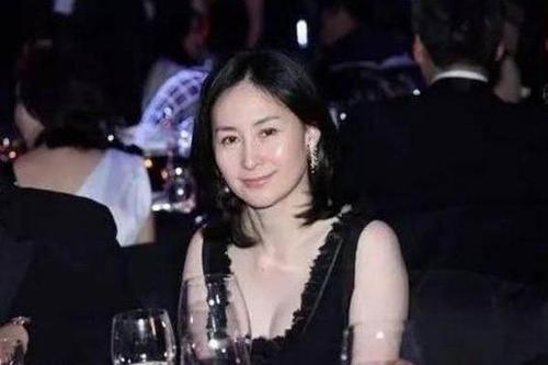 何超琼不能生育(何超琼的现任老公)-第8张图片-波音达手游百科