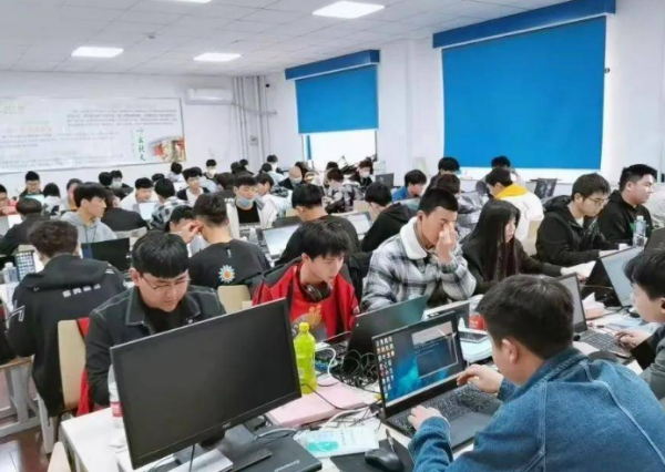 北大青鸟的学费是多少钱一年(北大青鸟一年要多少费用)-第2张图片-波音达手游百科