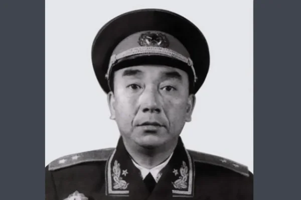 中国人民 *** 由哪些军种组成(中国人民 *** 的胸牌怎样区分?)-第7张图片-波音达手游百科