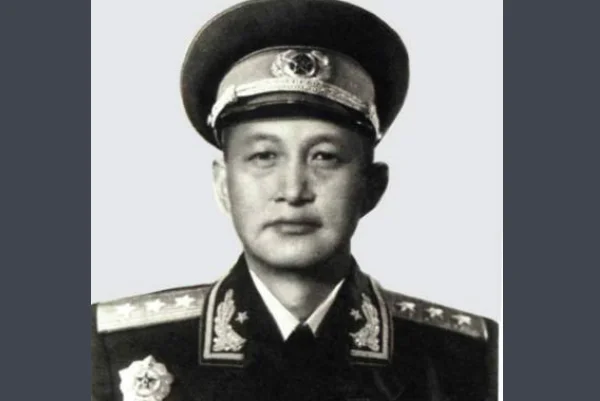 中国人民 *** 由哪些军种组成(中国人民 *** 的胸牌怎样区分?)-第5张图片-波音达手游百科