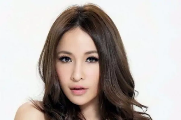 求潇洒 ***  萧亚轩唱的 歌曲链接(潇洒 ***  萧亚轩 的空间背景音乐链接)-第12张图片-波音达手游百科