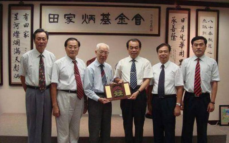李家超和李嘉诚关系-第1张图片-波音达手游百科