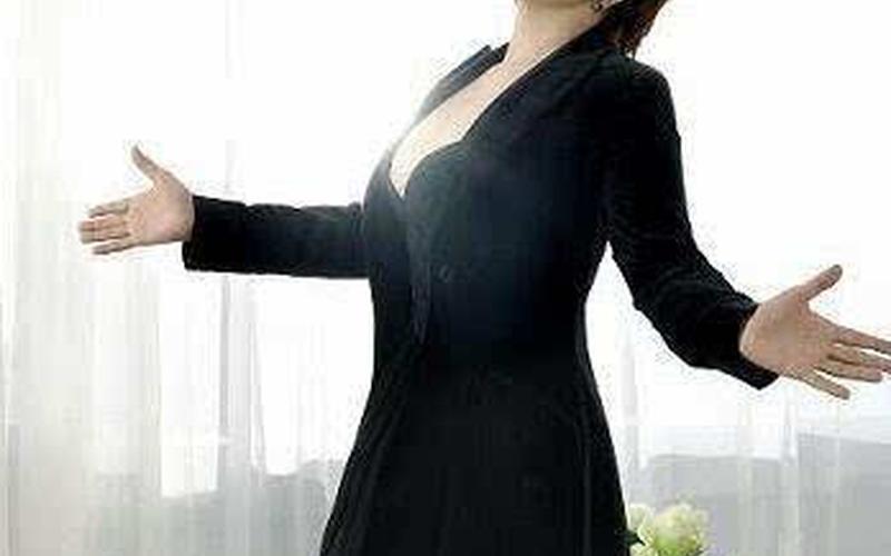 柯以敏跪下道歉视频-第1张图片-波音达百科