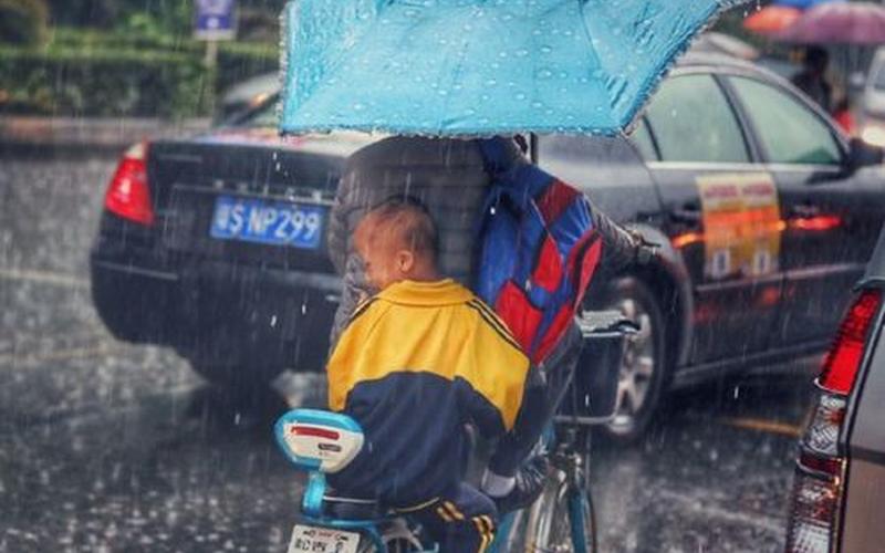 哗啦啦啦啦天在下雨-第1张图片-波音达百科