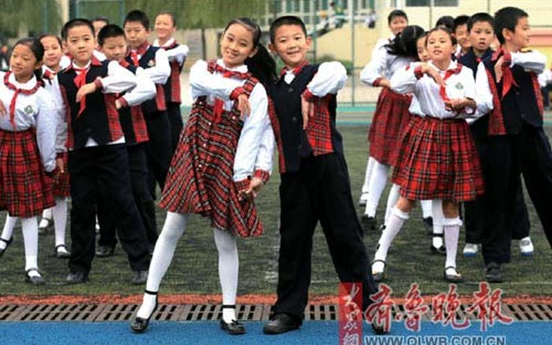 校园集体舞小白船-第1张图片-波音达百科