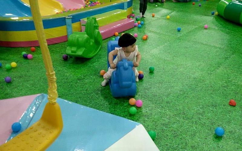 坐在上面摇来摇去-第1张图片-波音达百科