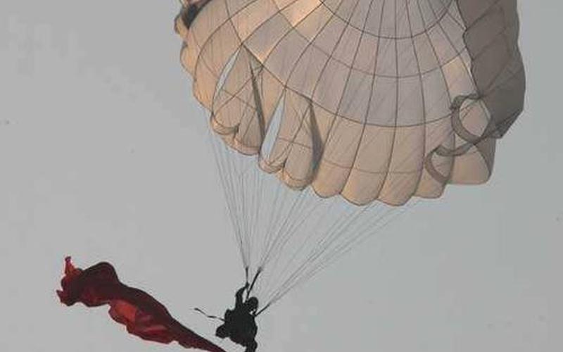 伞兵为什么不能射杀-第1张图片-波音达百科