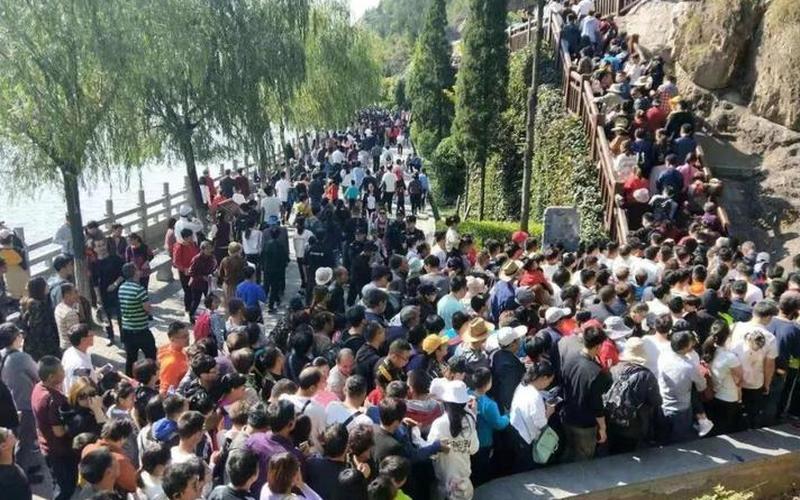 假期哪里游客最多-第1张图片-波音达百科