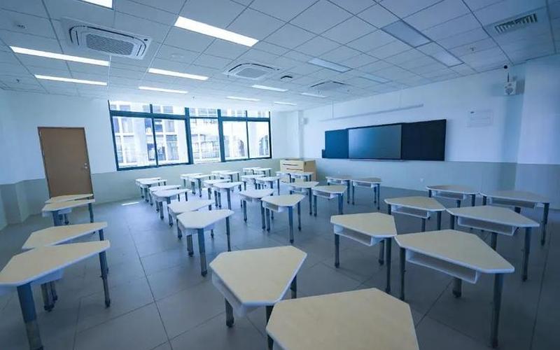 高铁学校学费多少钱-第1张图片-波音达百科