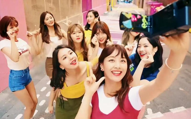 英国酒吧蹦迪放家有儿女主题曲-第1张图片-波音达手游百科
