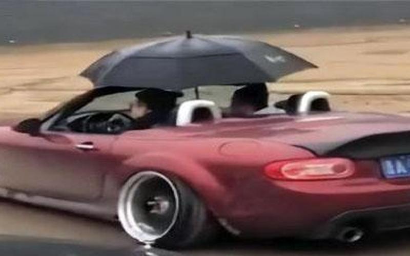 敞篷车下雨怎么办-第1张图片-波音达百科