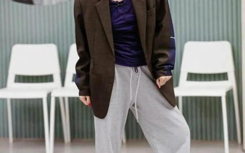 老舍和关晓彤是什么关系-第1张图片-波音达百科