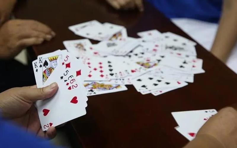 打扑克打了又疼又叫-第1张图片-波音达百科