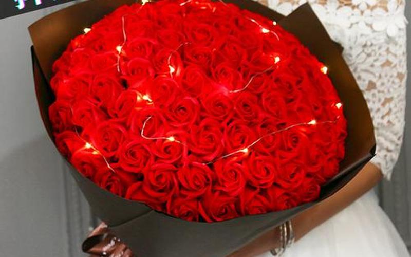 情人节礼物送女友什么合适-第1张图片-波音达百科