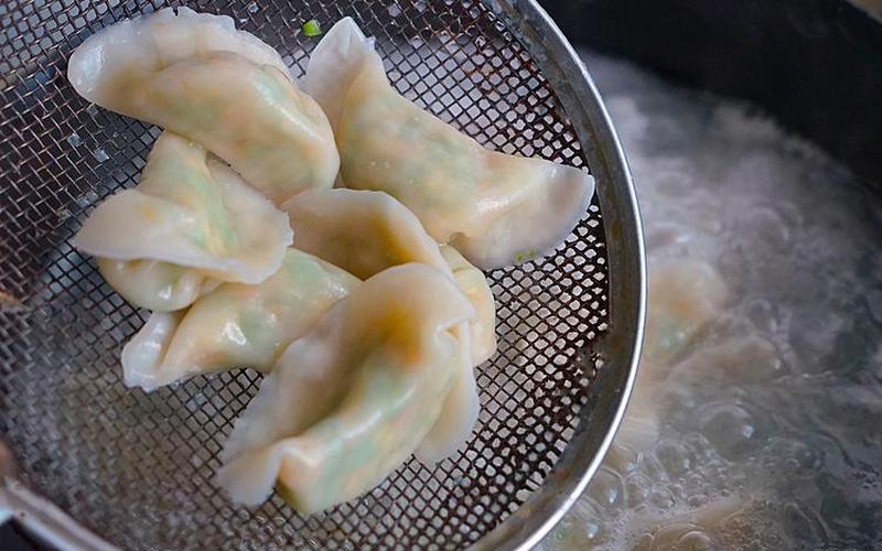 头伏吃饺子二伏面三伏吃什么-第1张图片-波音达百科