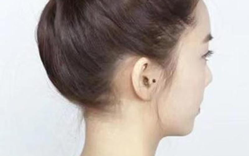 夏季发型中长发扎法-第1张图片-波音达百科