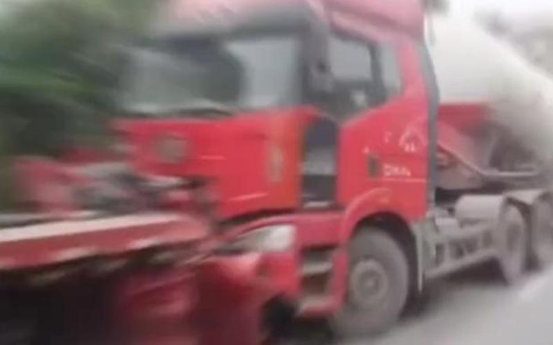 北京丧事现场遭卡车冲撞20人受伤-第1张图片-波音达百科