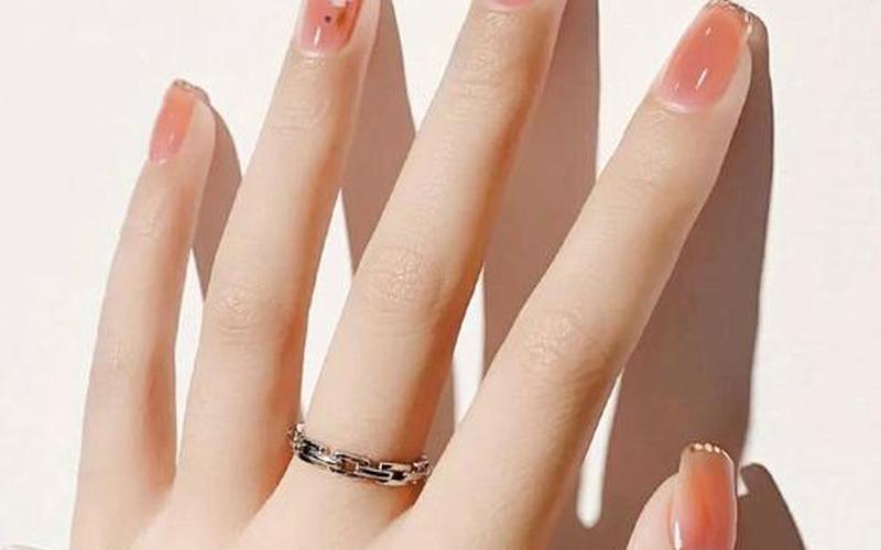 美甲图片2021新款式冬季显白-第1张图片-波音达百科
