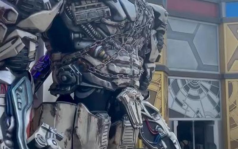 环球影城威震天是真人吗-第1张图片-波音达百科