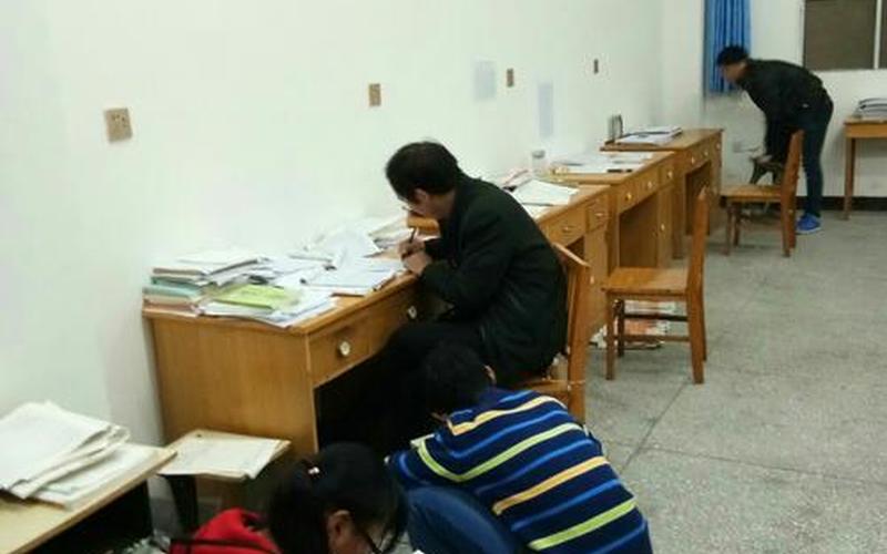 在没人的教学楼里做老师-第1张图片-波音达百科