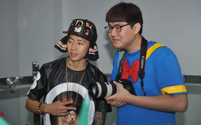 朴宰范上海演出要求女性化妆入场-第1张图片-波音达百科