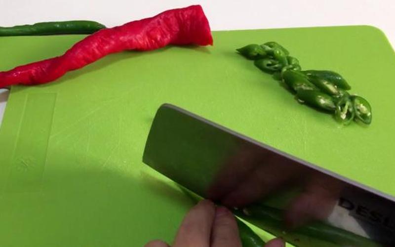 怎样切辣椒不辣手-第1张图片-波音达百科
