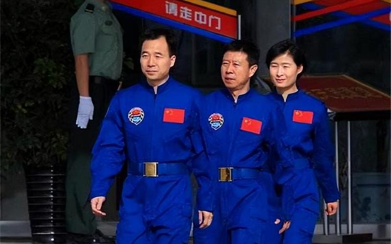 刘洋军衔晋升少将-第1张图片-波音达百科