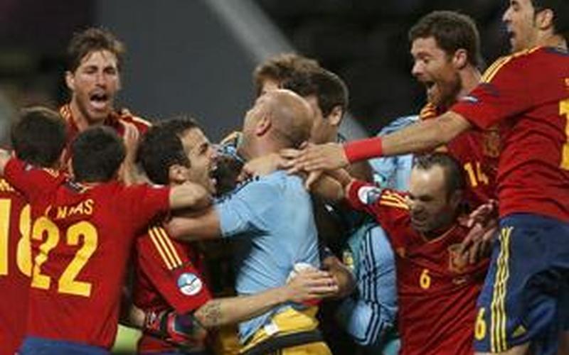 2012欧洲杯西班牙vs葡萄牙-第1张图片-波音达百科