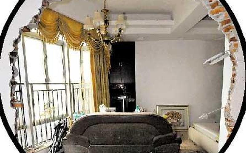 被砸承重墙高楼内仍有人居住-第1张图片-波音达百科