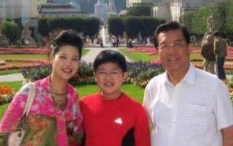 李天一的父亲是谁-第1张图片-波音达百科