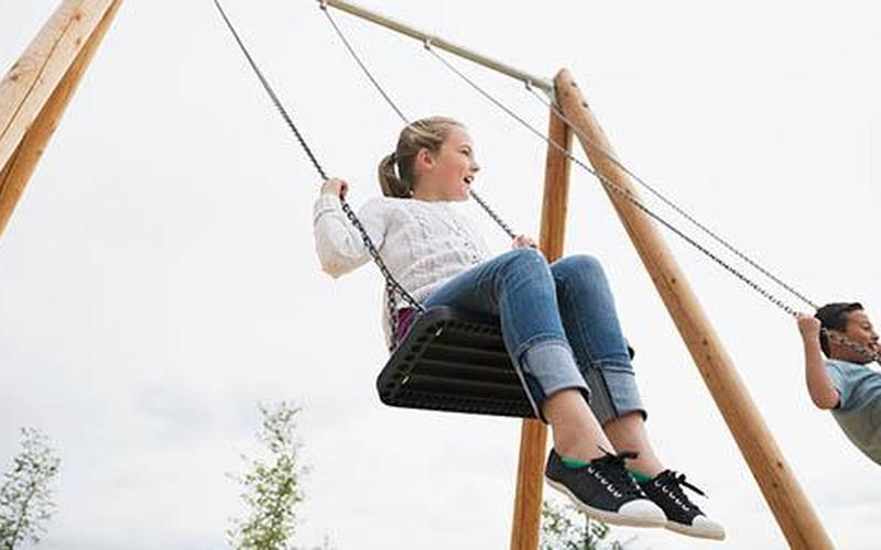 荡秋千越往里越深-第1张图片-波音达百科