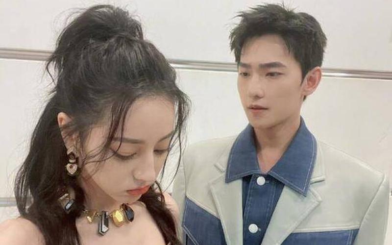 杨洋迪丽热巴公布恋情-第1张图片-波音达百科