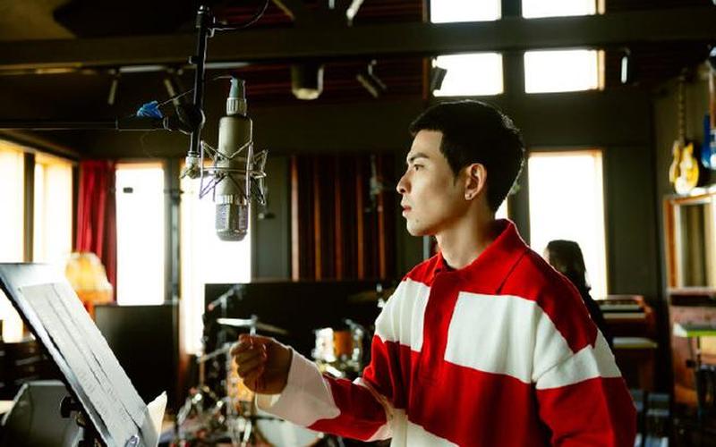 萧敬腾被粉丝送油纸伞-第1张图片-波音达百科