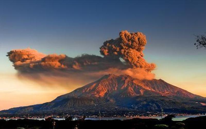 日本樱岛昭和火山口再喷发-第1张图片-波音达百科