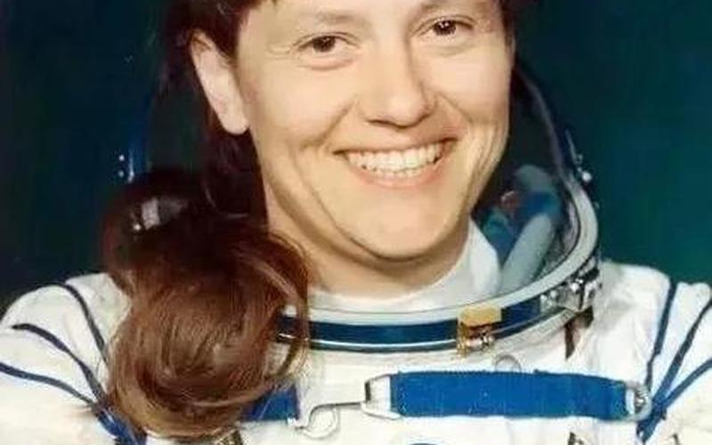 航天员为什么要两男一女-第1张图片-波音达百科