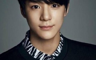 男生斜刘海的发型